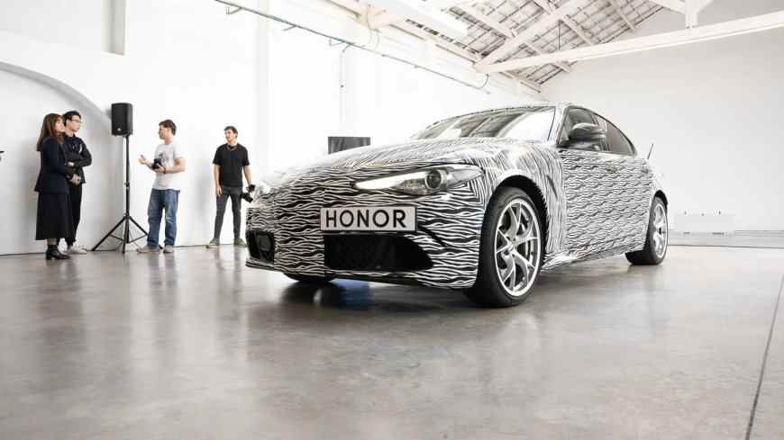 MWC 2024:荣耀展示眼球跟踪技术,可以控制汽车